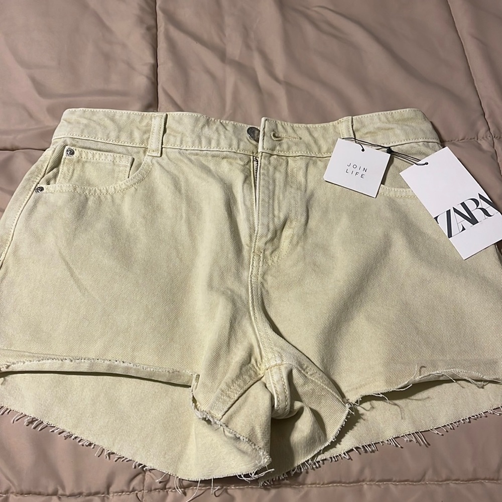 Zara mid rise relaxed short